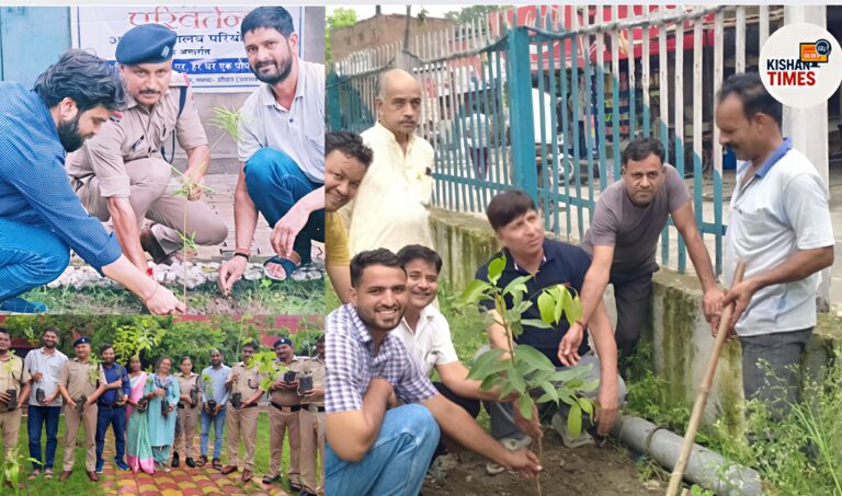 लक्सर नगर पालिका में हरेला पर्व पर वृक्षारोपण करते पालिका अध्यक्ष व कर्मचारी