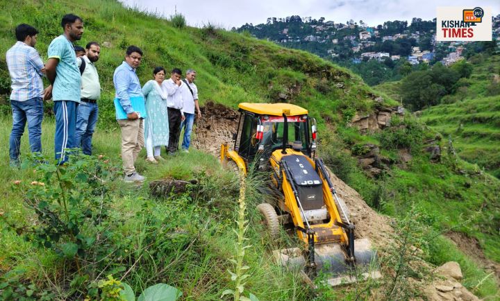 अल्मोड़ा के अथरबनी ग्रामसभा क्षेत्र में प्रशासनिक अधिकारियों द्वारा अवैध खनन स्थल