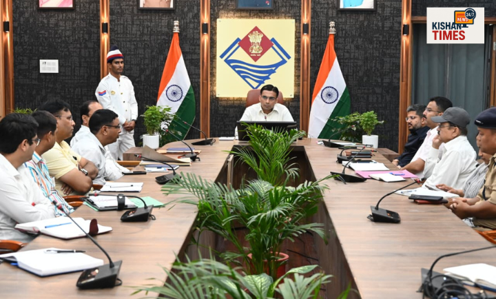 देहरादून जिला प्रशासन की बैठक, बर्ड फ्लू रोकथाम पर अधिकारियों के निर्देश, चेक पोस्ट और पोल्ट्री फार्म निगरानी