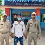 मंगलौर पुलिस द्वारा ऑपरेशन प्रहार के तहत अवैध चाकू के साथ गिरफ्तार किया गया आरोपी