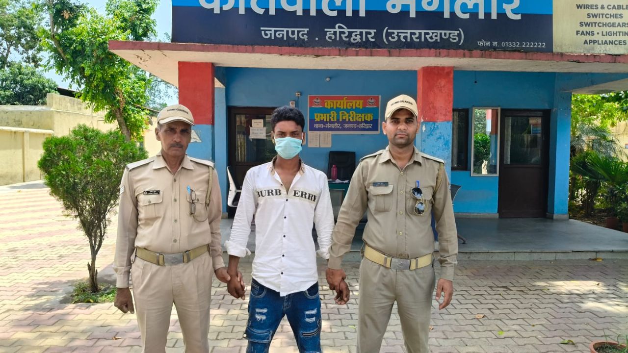 मंगलौर पुलिस द्वारा ऑपरेशन प्रहार के तहत अवैध चाकू के साथ गिरफ्तार किया गया आरोपी