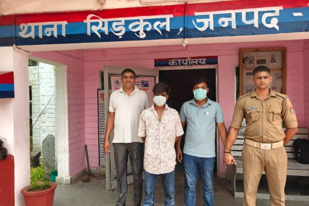 थाना सिडकुल पुलिस द्वारा सड़क पर हुड़दंग करने वाले दो आरोपितों के विरुद्ध कार्रवाई करते हुए हिरासत में लिया गया।