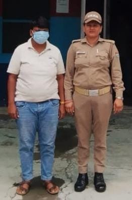 "लक्सर पुलिस ने भैंस खरीद के बहाने हुई ₹1 लाख की लूट का खुलासा कर महिला मास्टरमाइंड को गिरफ्तार किया।"