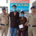 हरिद्वार रेलवे स्टेशन पर जीआरपी द्वारा दो मामलों में गिरफ्तार किए गए आरोपियों के साथ बरामद मोबाइल और टैबलेट
