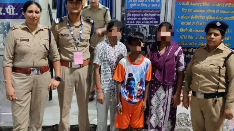 कांवड़ मेला ड्यूटी के दौरान लापता 10 वर्षीय बालक की तलाश करती जीआरपी हरिद्वार टीम