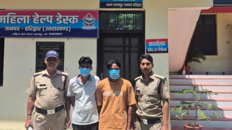 हरिद्वार के खानपुर में न्यायालय से जारी वारंट के तहत पुलिस की कार्रवाई