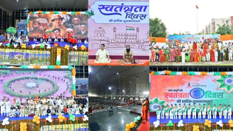 पतंजलि योगपीठ में 80वें स्वतंत्रता दिवस पर ध्वजारोहण करते स्वामी रामदेव और आचार्य बालकृष्ण