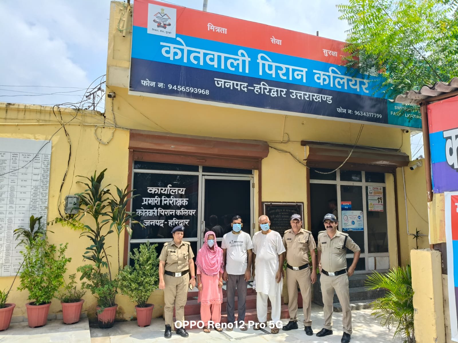 पिरान कलियर क्षेत्र में आत्महत्या के दुष्प्रेरण मामले में गिरफ्तार आरोपितों के संबंध में कार्रवाई करती हरिद्वार पुलिस।