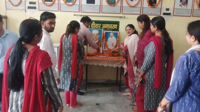 गांधी-शास्त्री जयंती पर हर्ष विद्या मंदिर पीजी कॉलेज लक्सर में श्रद्धांजलि कार्यक्रम