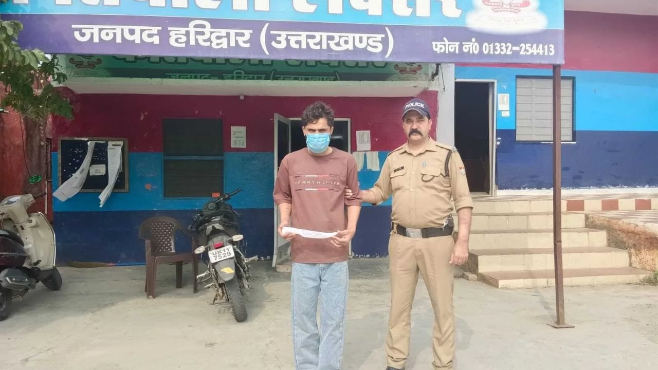 हरिद्वार में ऑपरेशन प्रहार के तहत अवैध चाकू के साथ आरोपी की गिरफ्तारी से संबंधित पुलिस कार्रवाई