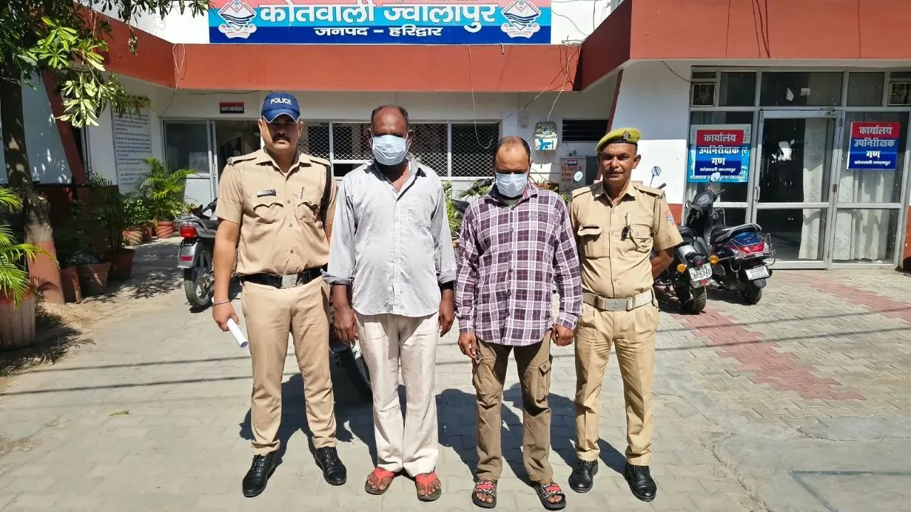 हरिद्वार के ज्वालापुर में ऑपरेशन प्रहार के तहत न्यायालय से जारी वारंटों पर पुलिस की कार्रवाई
